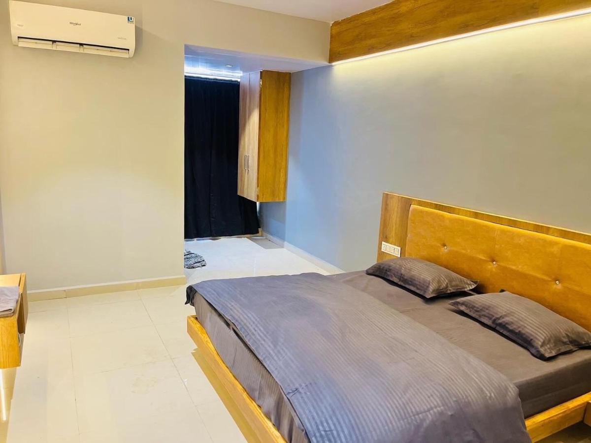 Oyo Florence Hotel Сурат Екстериор снимка