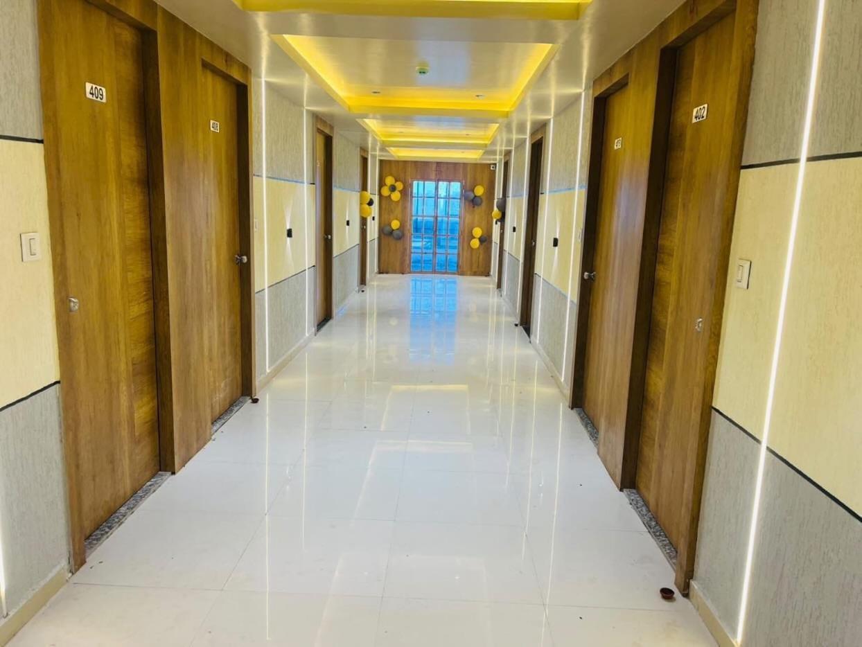 Oyo Florence Hotel Сурат Екстериор снимка